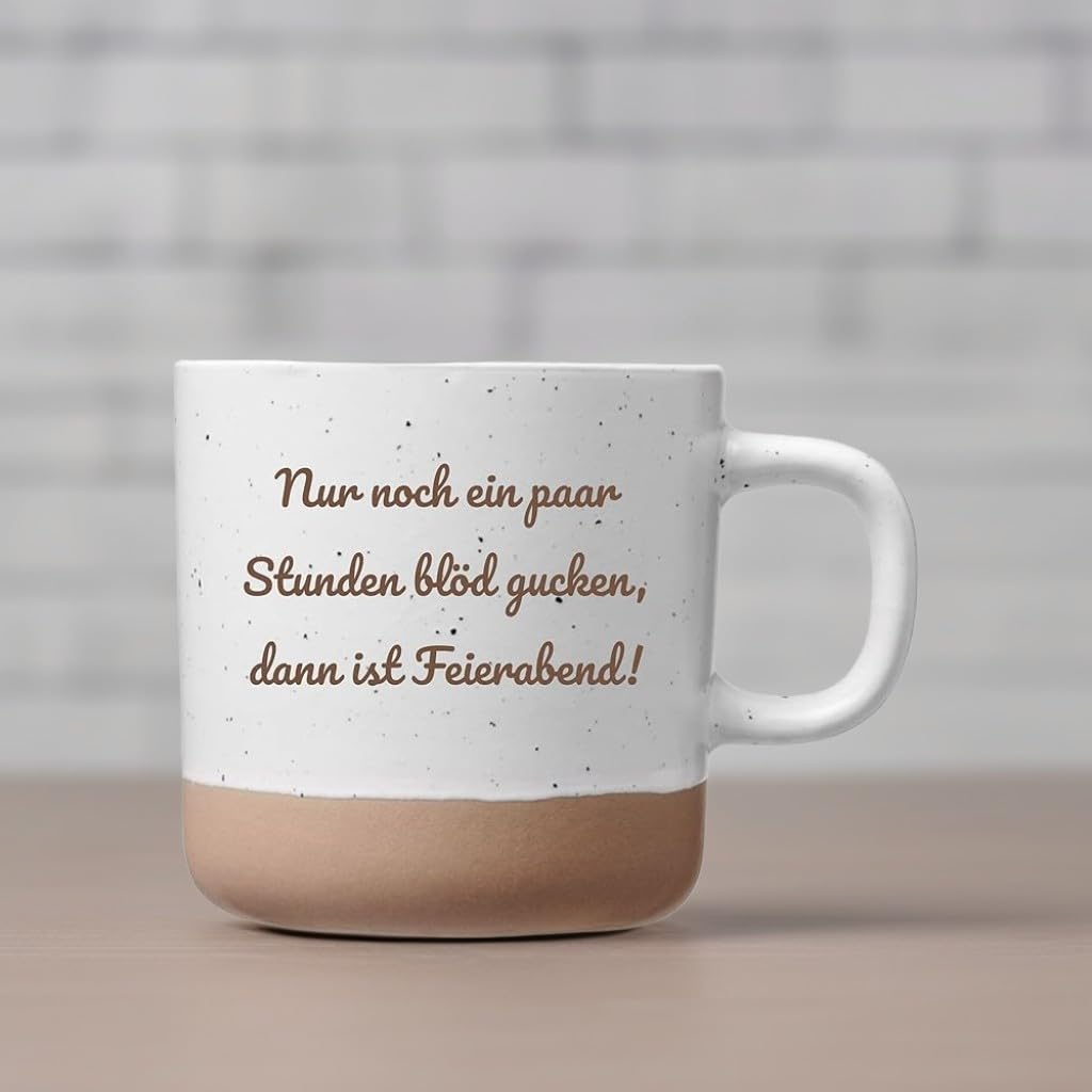 Dein Wunschtext als Gravur auf einer weißen Keramik Tasse mit 360ml - spülmaschinenfest - groß - Design (Links vom Griff)