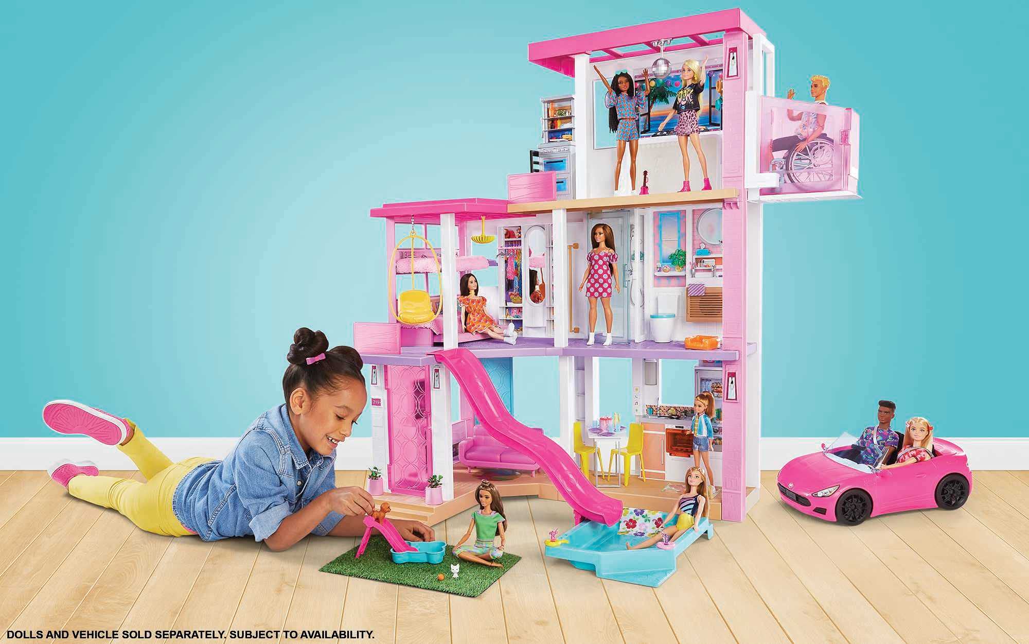 Barbie Dreamhouse (114 cm) – 3-stöckiges Puppenhaus mit Pool, Rutsche, Rollstuhllift & 75 Zubehörteilen